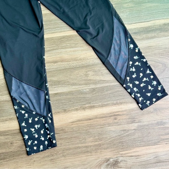 PINK Victoria's Secret Ultimate Featherweight Floral Mesh Panel Leggings Size M - Picture 10 of 15